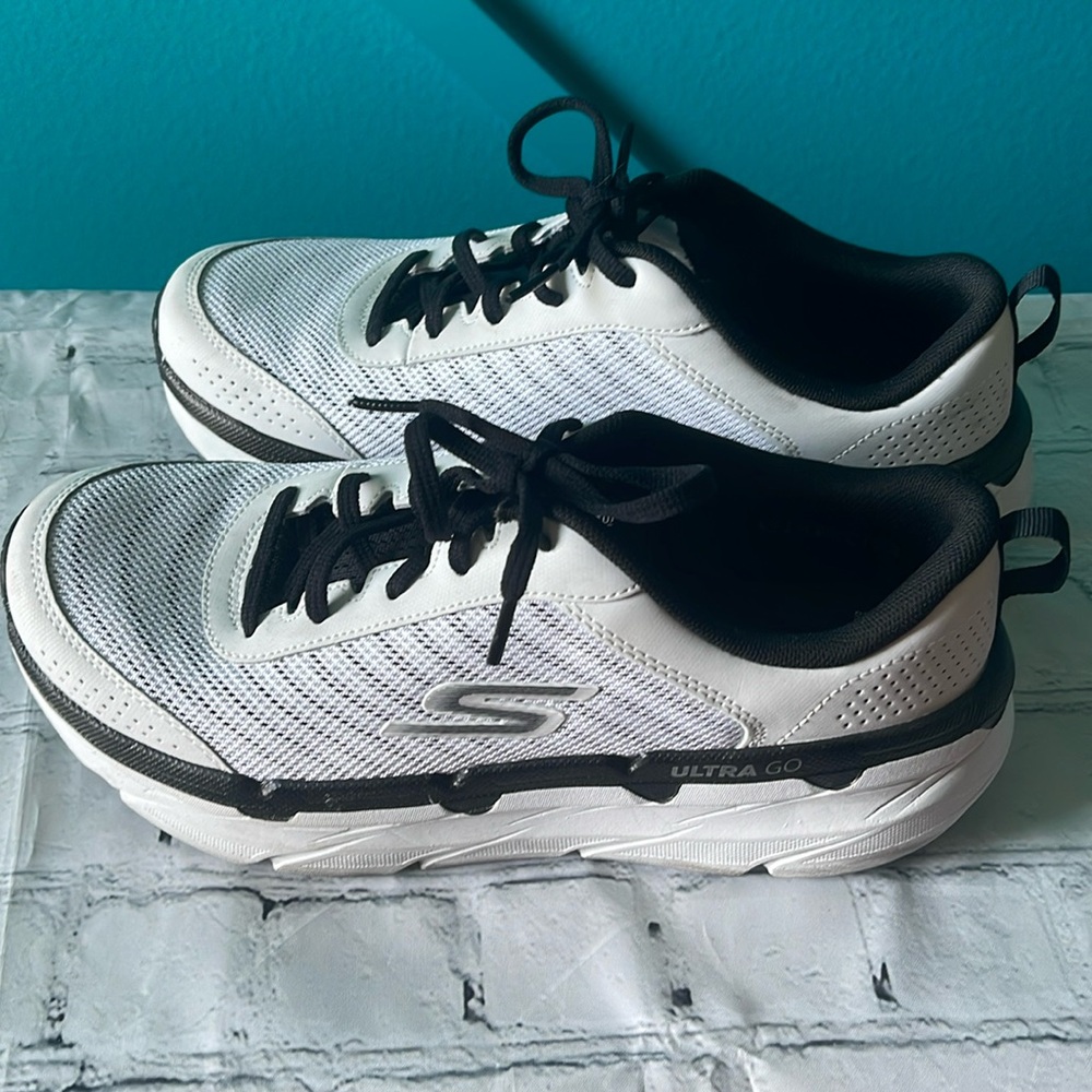 Sketchers Air Cooled Goga Mat Sneakers